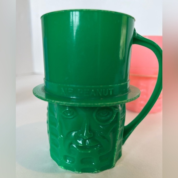 Vintage Mr. Peanut Bank and 3 Mugs - Picture 12 of 14